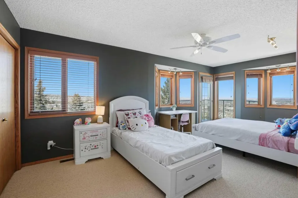 131 Edgebrook Circle NW Calgary AB T3A5A4