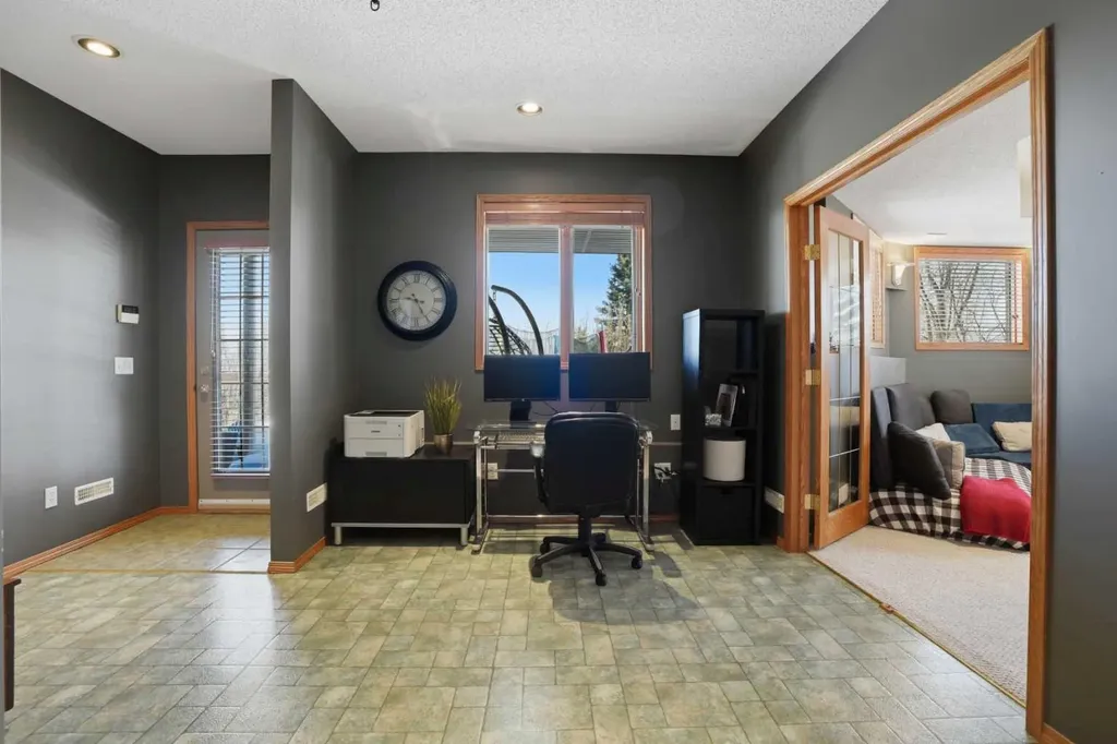 131 Edgebrook Circle NW Calgary AB T3A5A4