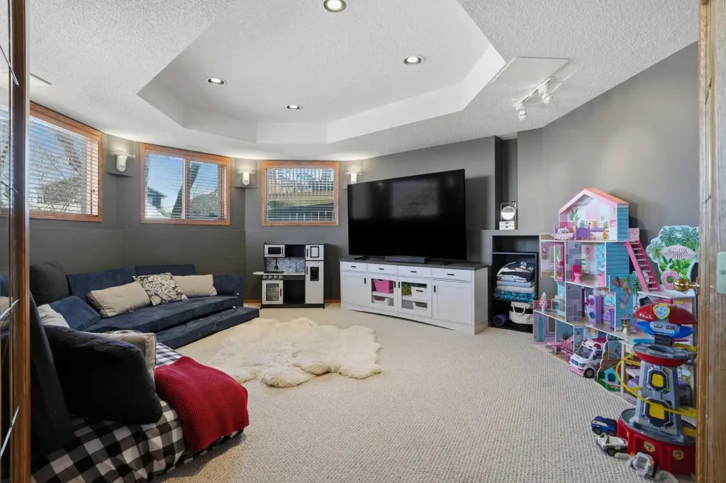 131 Edgebrook Circle NW Calgary AB T3A5A4