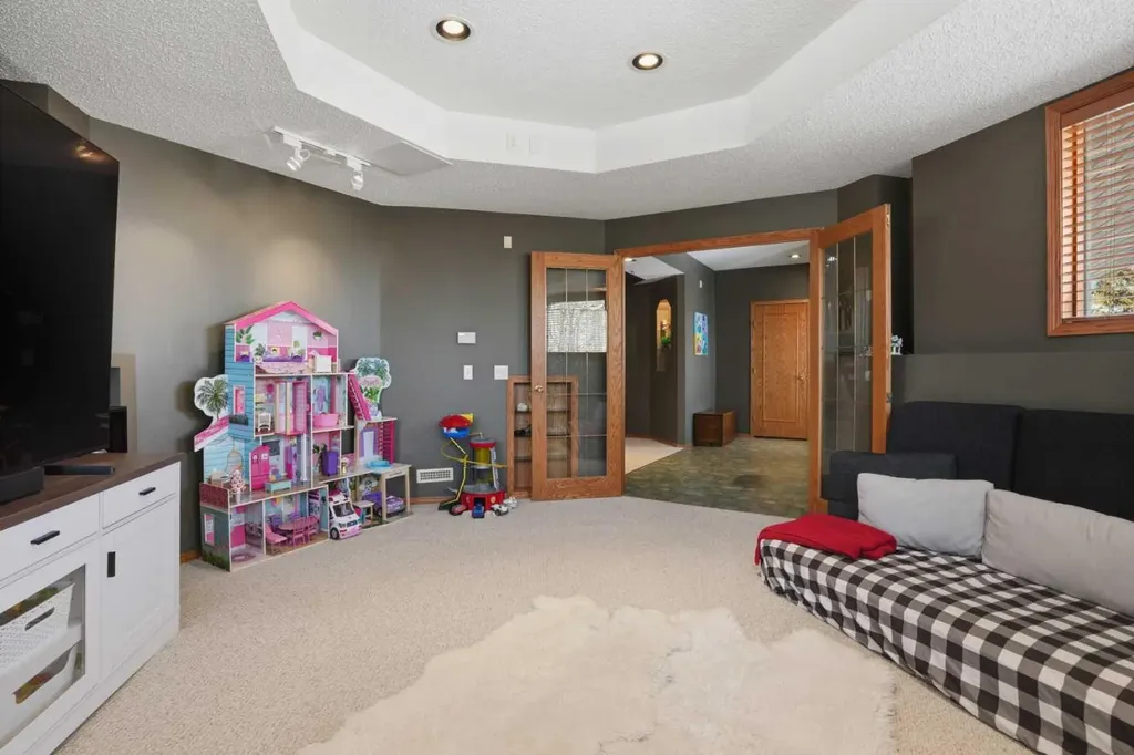 131 Edgebrook Circle NW Calgary AB T3A5A4