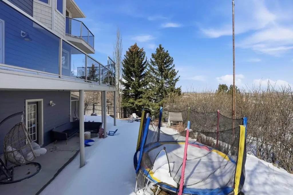 131 Edgebrook Circle NW Calgary AB T3A5A4