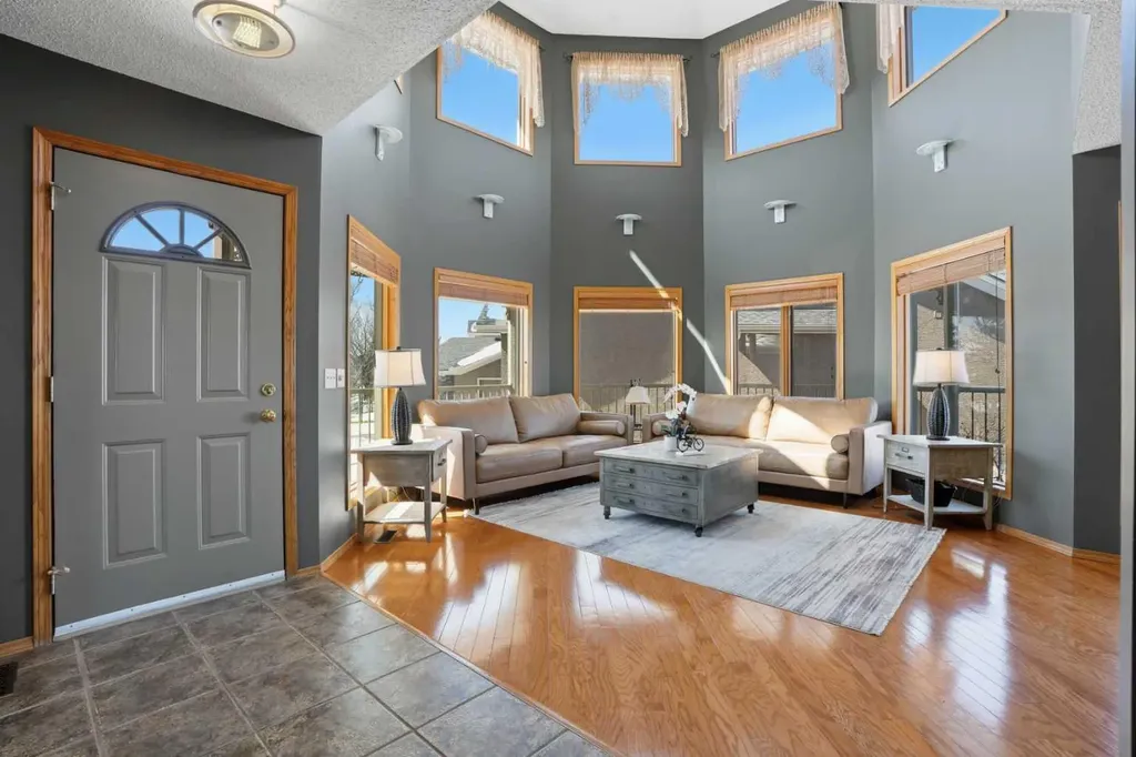 131 Edgebrook Circle NW Calgary AB T3A5A4