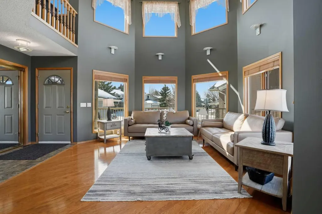 131 Edgebrook Circle NW Calgary AB T3A5A4