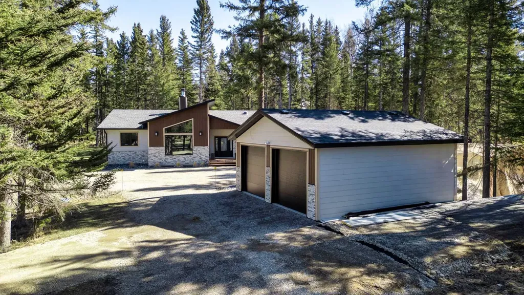 32529 Range Road 52 Rural Mountain View County AB T0M 1X0