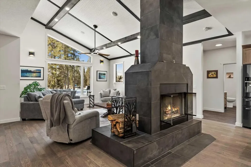 32529 Range Road 52 Rural Mountain View County AB T0M 1X0