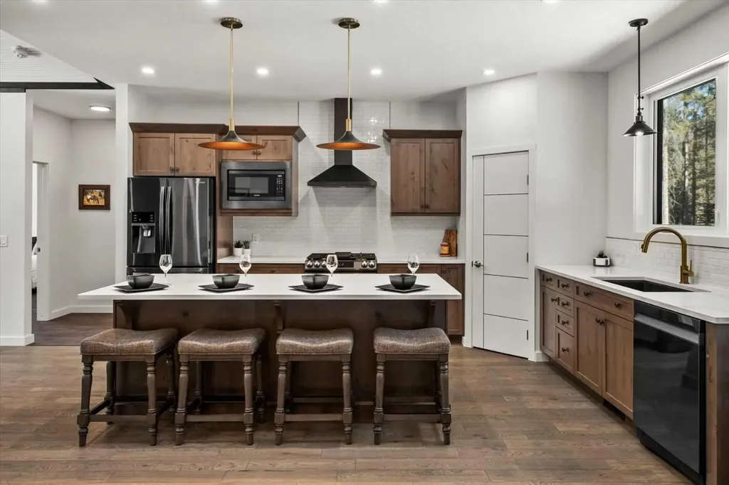 32529 Range Road 52 Rural Mountain View County AB T0M 1X0