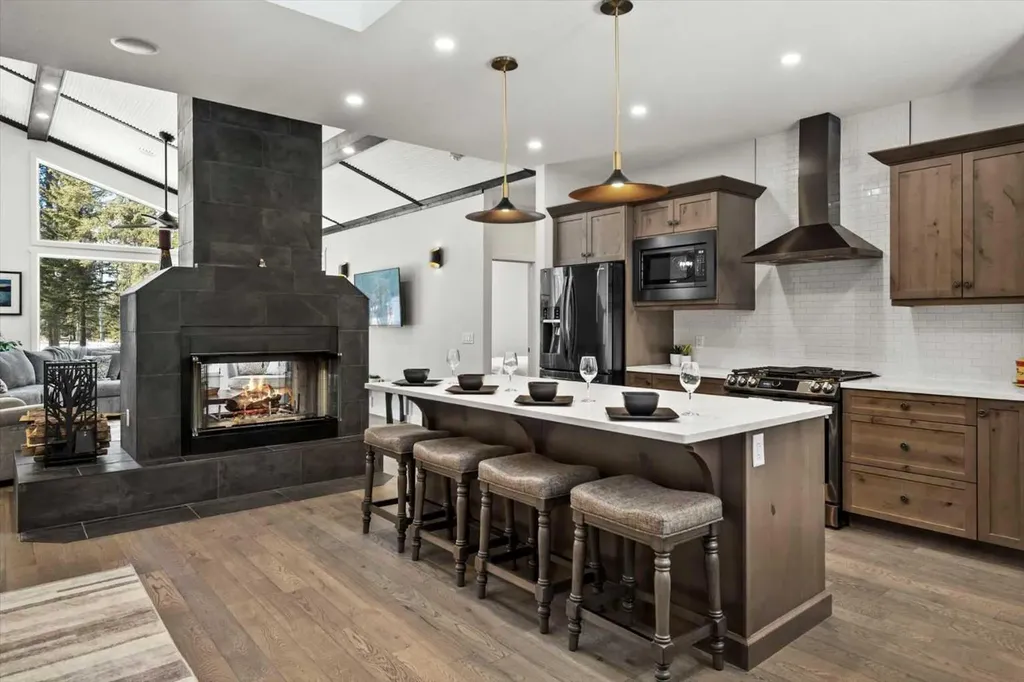 32529 Range Road 52 Rural Mountain View County AB T0M 1X0