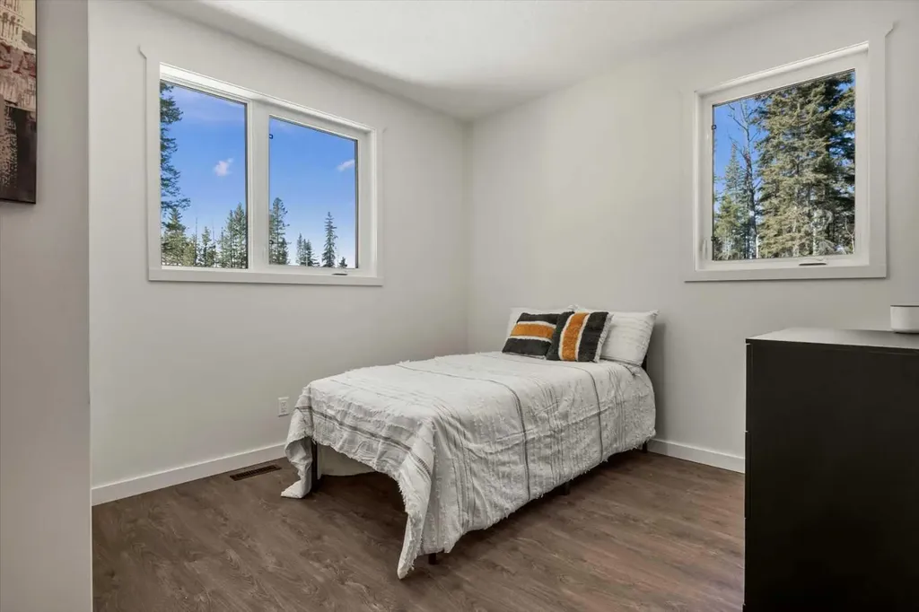 32529 Range Road 52 Rural Mountain View County AB T0M 1X0