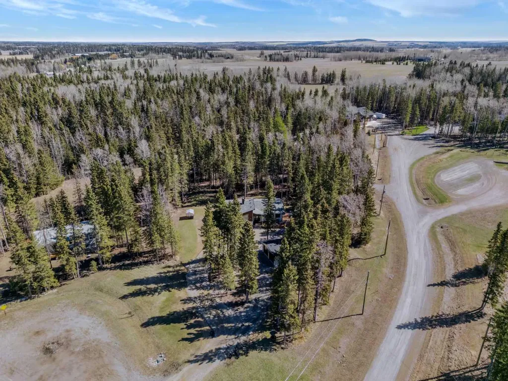 32529 Range Road 52 Rural Mountain View County AB T0M 1X0