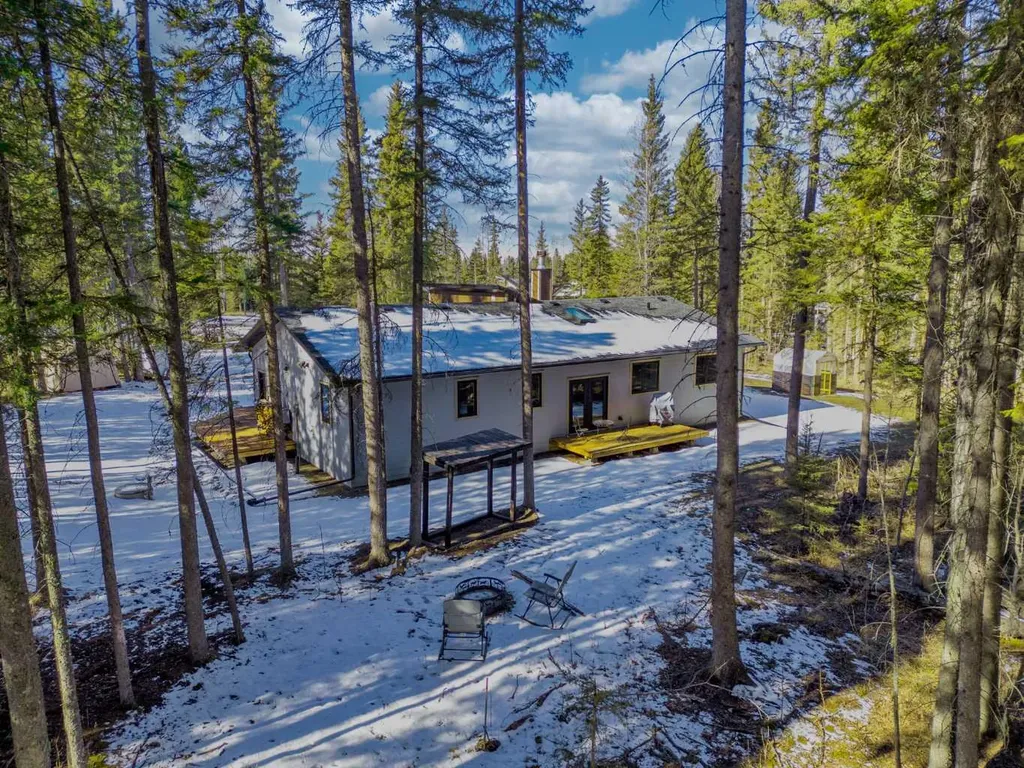 32529 Range Road 52 Rural Mountain View County AB T0M 1X0