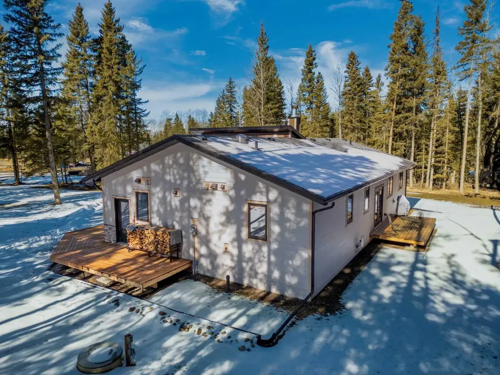 32529 Range Road 52 Rural Mountain View County AB T0M 1X0
