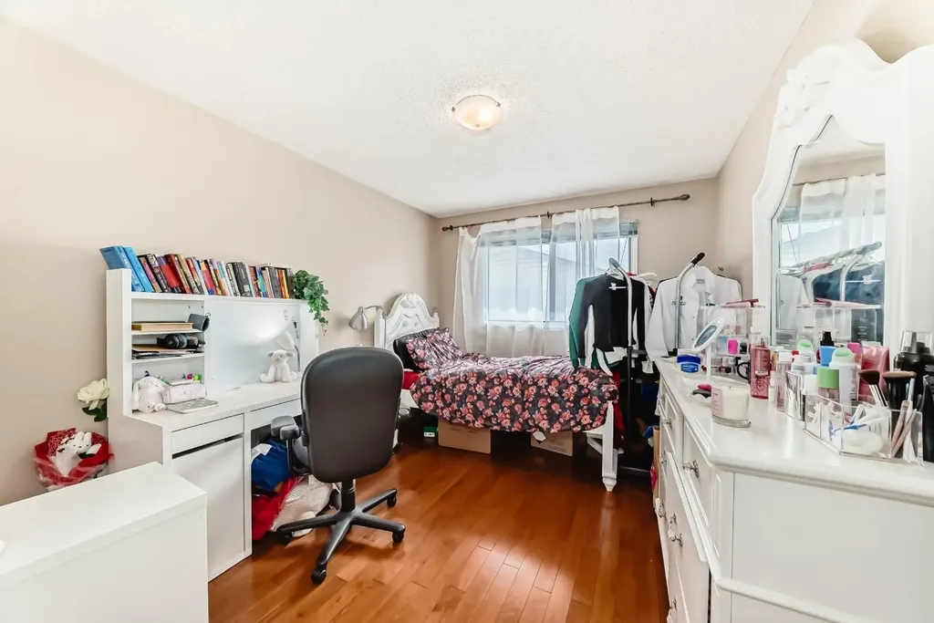 76 Edgewood Drive NW Calgary AB T3A 2T5