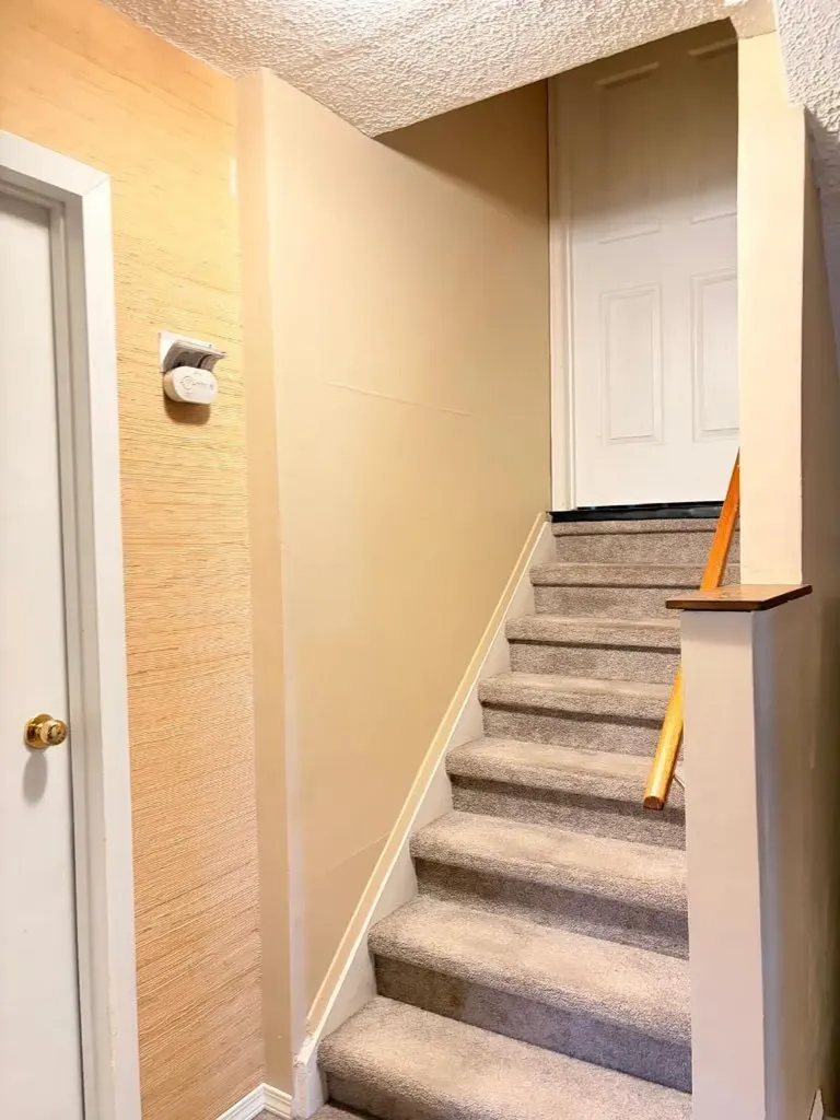 76 Edgewood Drive NW Calgary AB T3A 2T5
