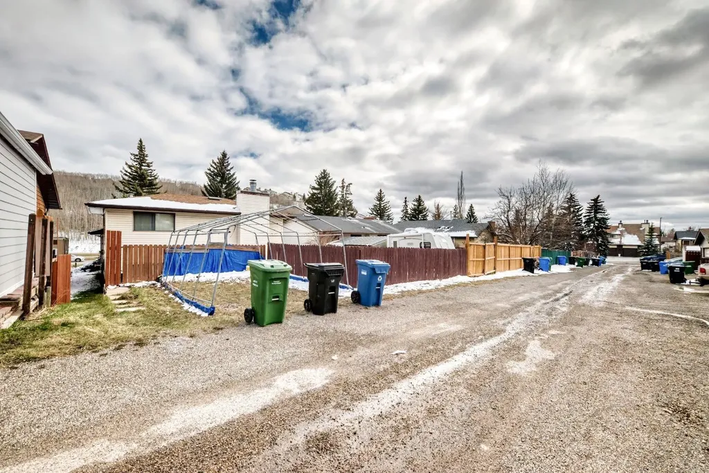 76 Edgewood Drive NW Calgary AB T3A 2T5