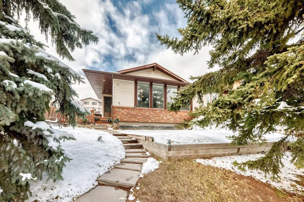 76 Edgewood Drive NW Calgary AB T3A 2T5