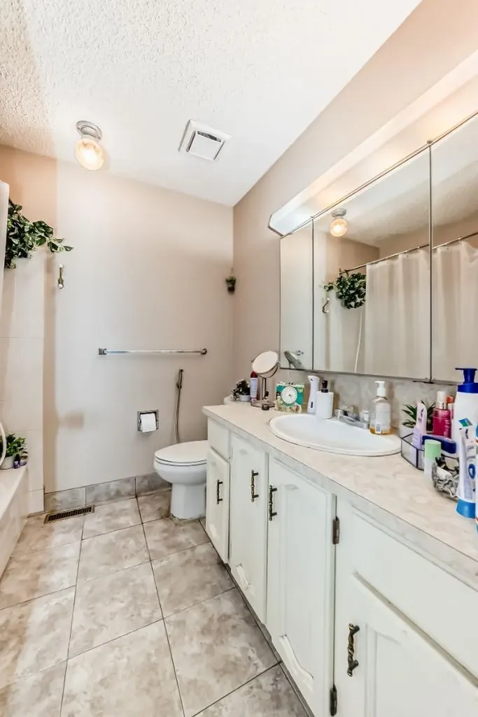 76 Edgewood Drive NW Calgary AB T3A 2T5