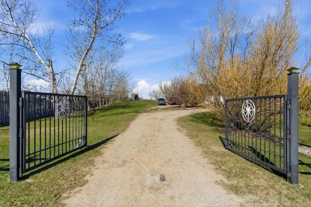 251002 Range Road 262 Rural Wheatland County AB T1P 0T5