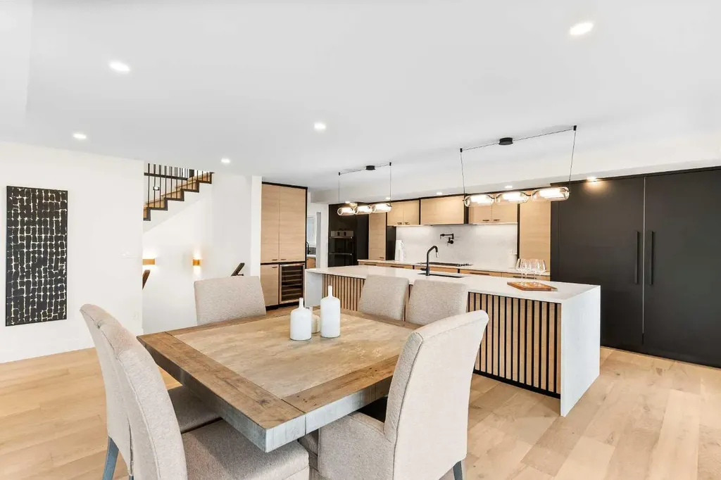 476 West Chestermere Drive Chestermere AB T1X 1B3