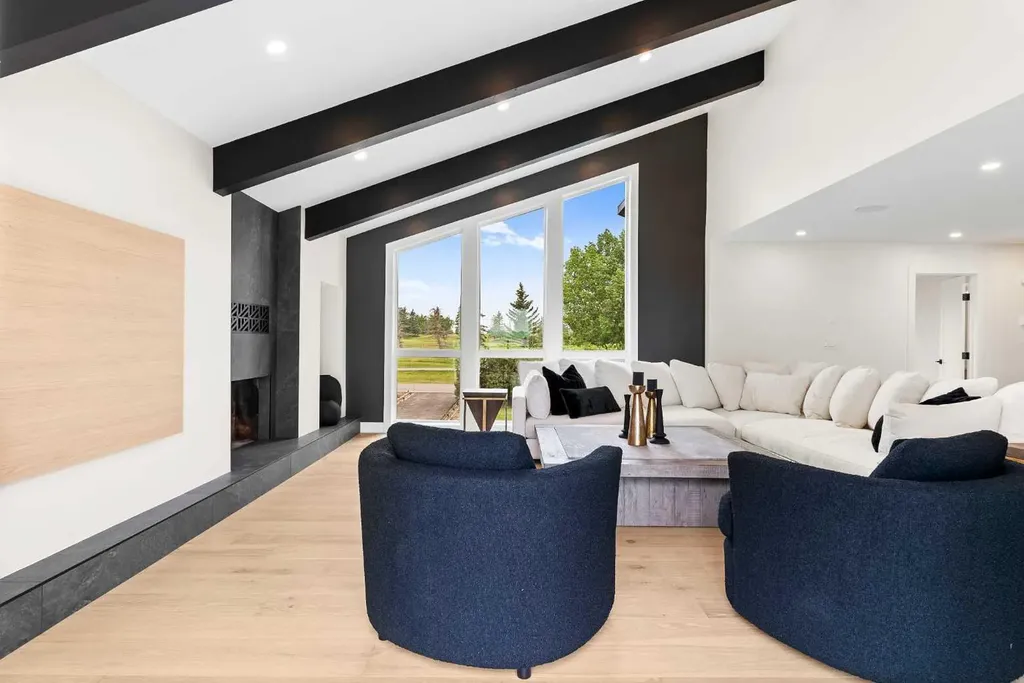 476 West Chestermere Drive Chestermere AB T1X 1B3
