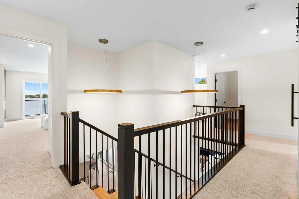 476 West Chestermere Drive Chestermere AB T1X 1B3