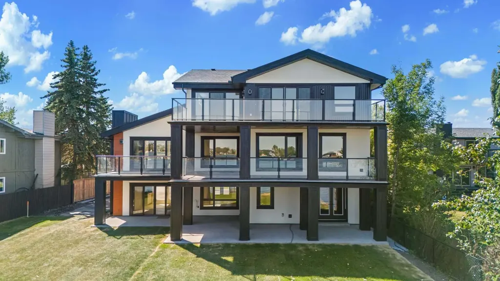 476 West Chestermere Drive Chestermere AB T1X 1B3