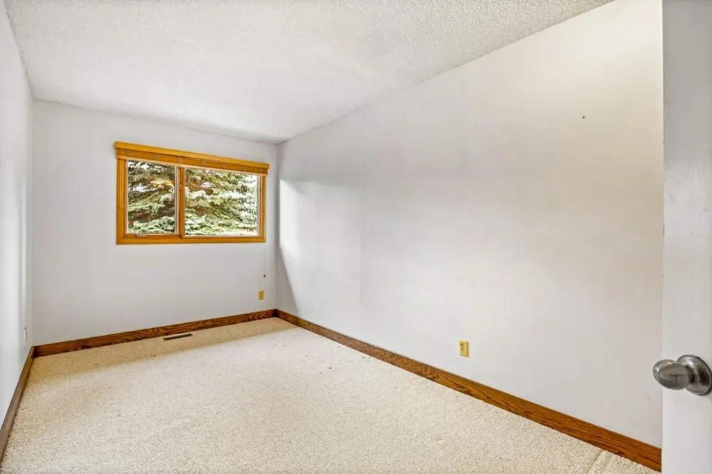 833 5th Street Canmore AB T1W 2G1