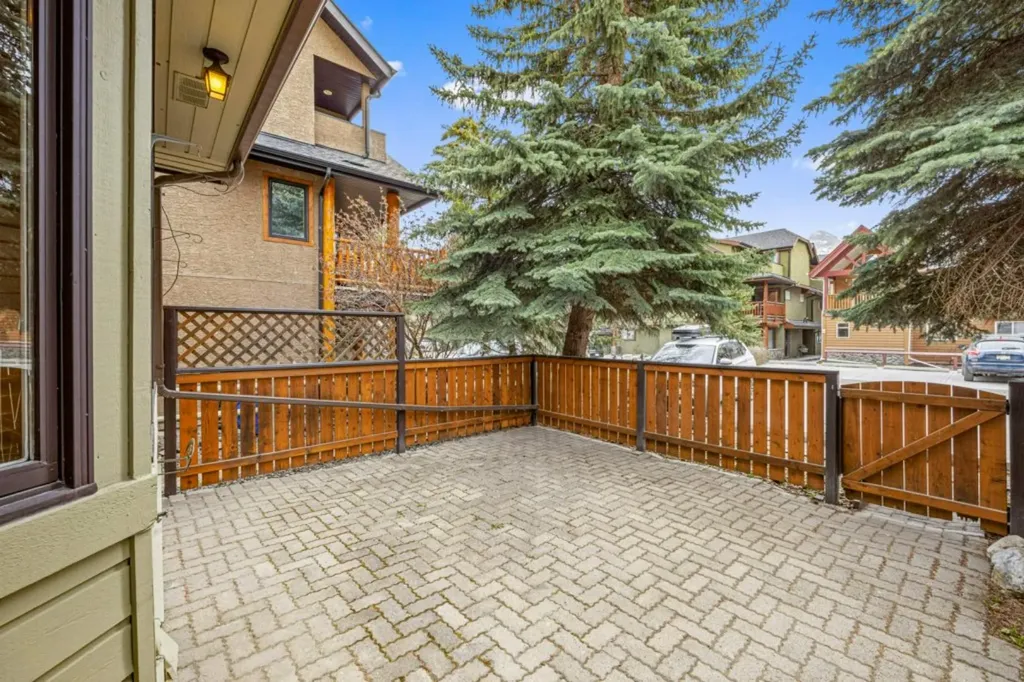 833 5th Street Canmore AB T1W 2G1