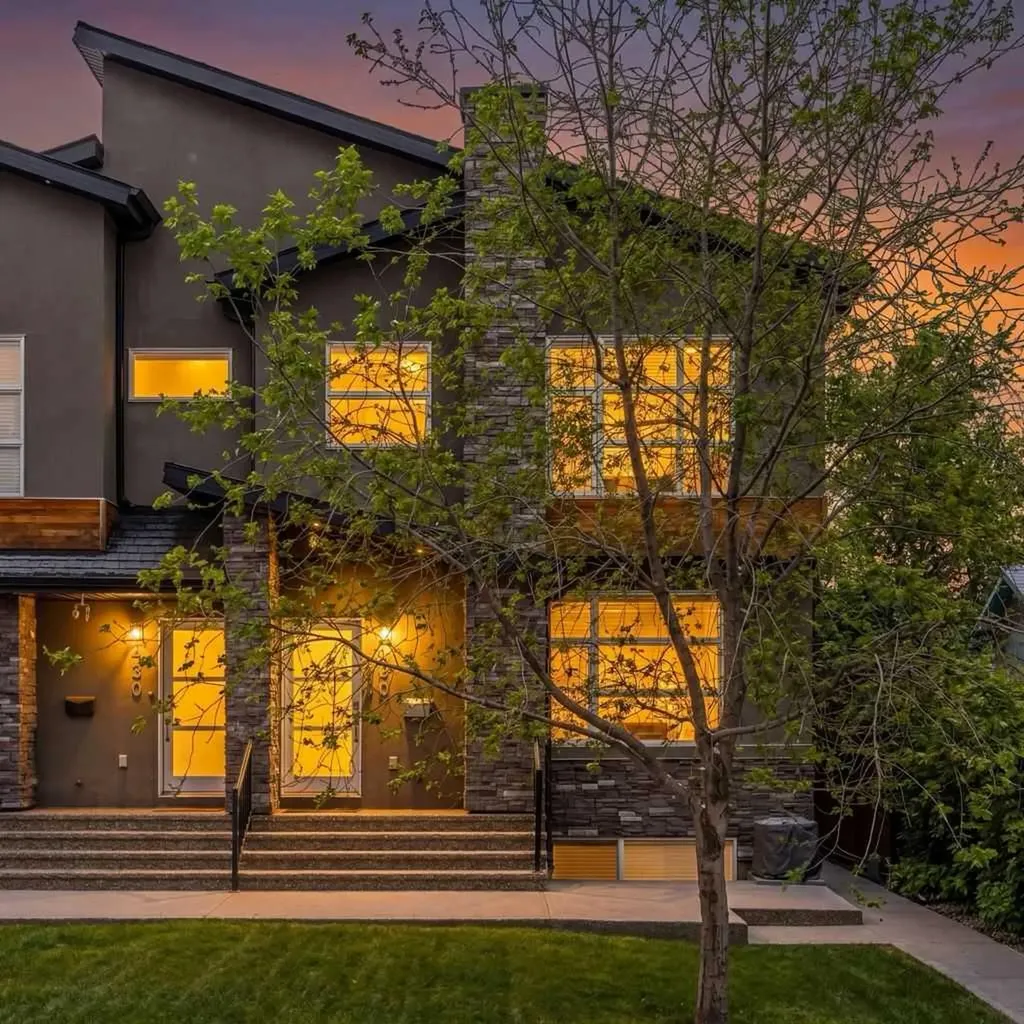 2432 24a Street SW Calgary AB T3E 1W1