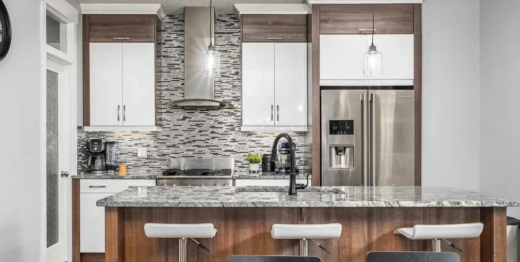2432 24a Street SW Calgary AB T3E 1W1