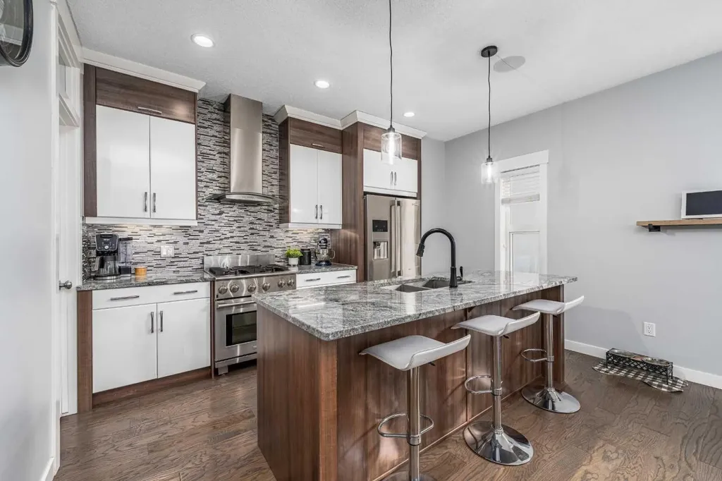 2432 24a Street SW Calgary AB T3E 1W1