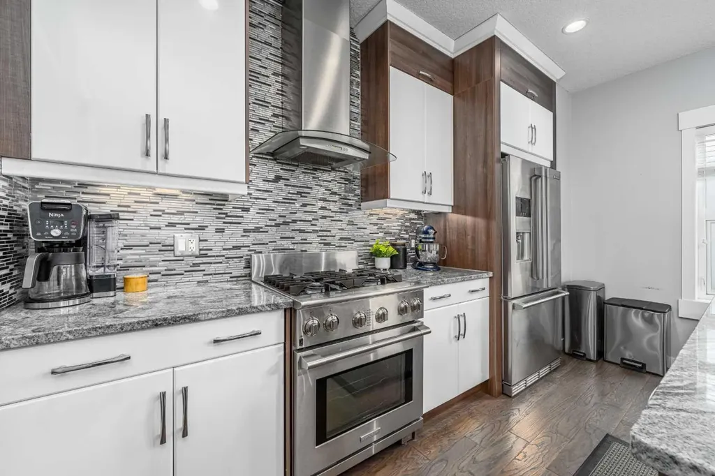 2432 24a Street SW Calgary AB T3E 1W1