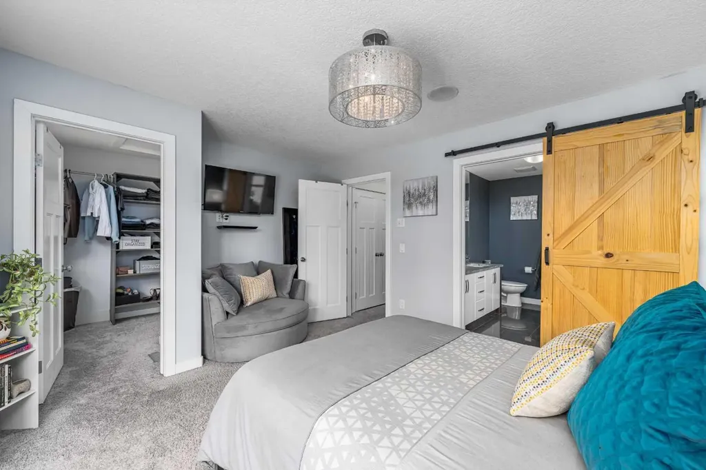 2432 24a Street SW Calgary AB T3E 1W1