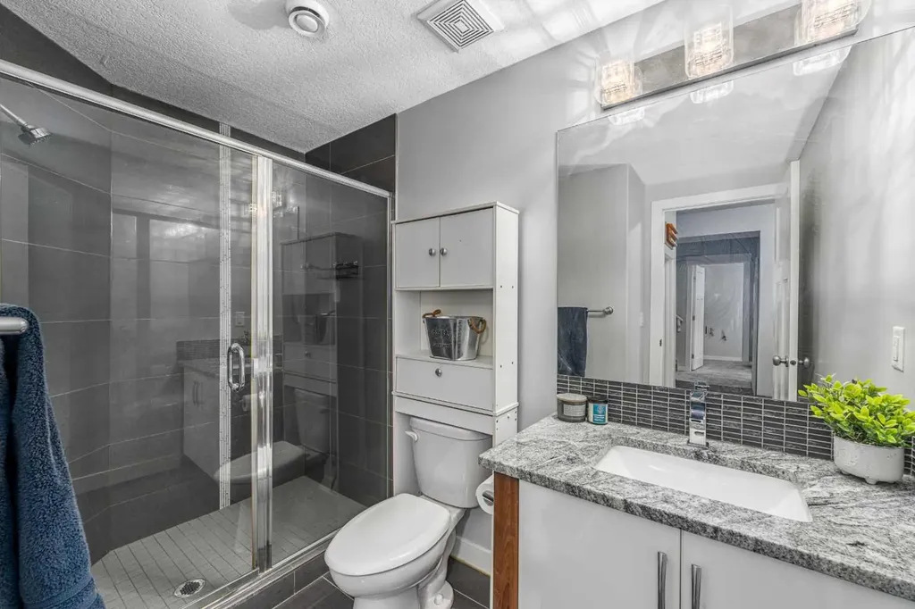 2432 24a Street SW Calgary AB T3E 1W1