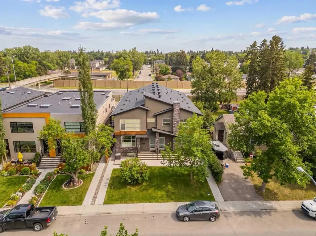 2432 24a Street SW Calgary AB T3E 1W1