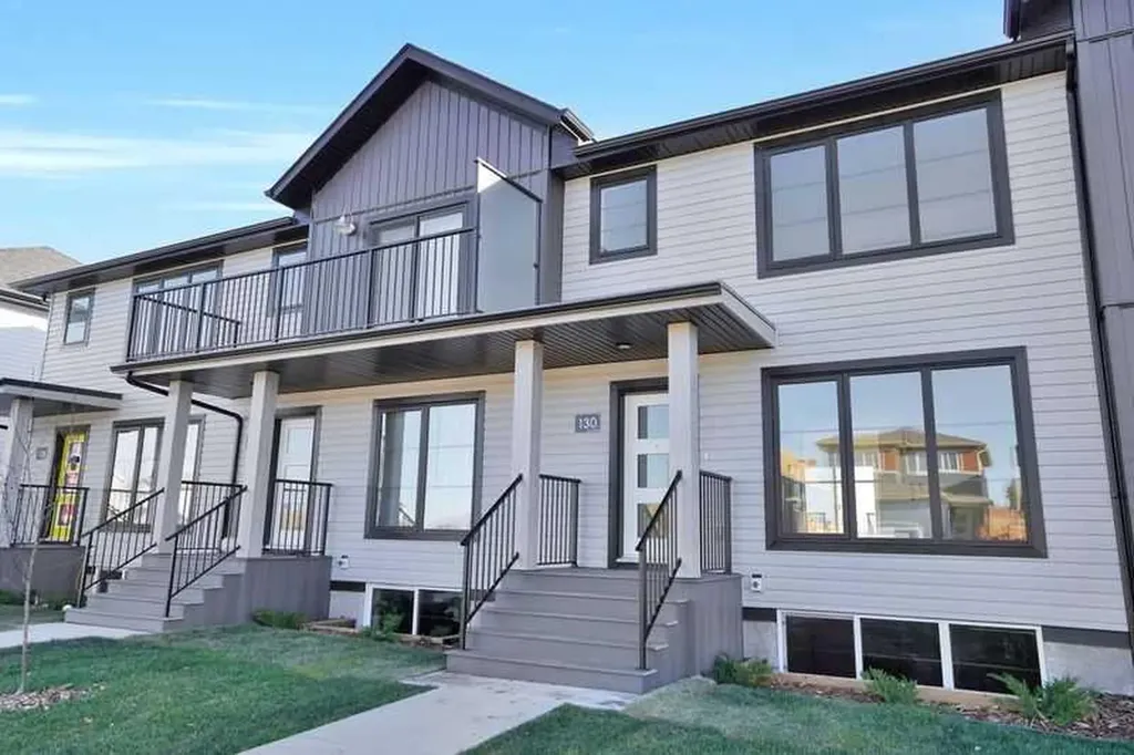 206 Cambridge Way Sylvan Lake AB T4S 0V8