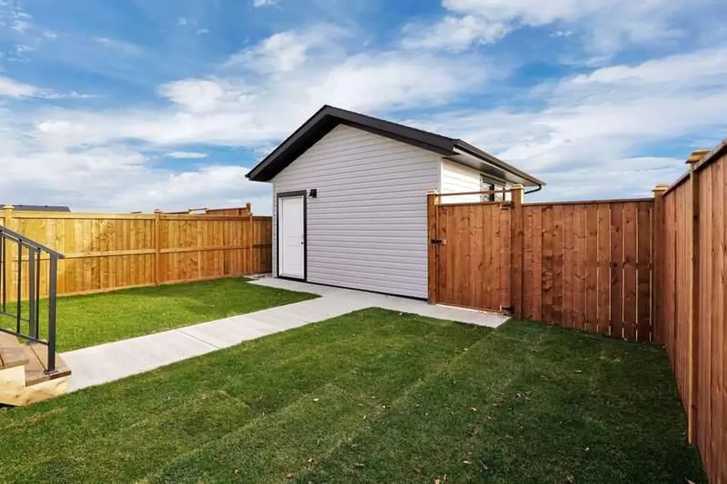 206 Cambridge Way Sylvan Lake AB T4S 0V8