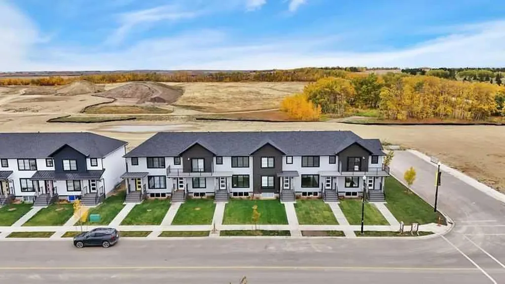206 Cambridge Way Sylvan Lake AB T4S 0V8