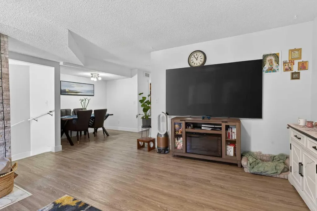 1920 31 Street SW Calgary AB T3E2M9