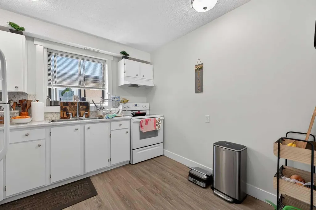 1920 31 Street SW Calgary AB T3E2M9