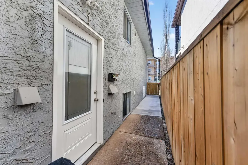 1920 31 Street SW Calgary AB T3E2M9