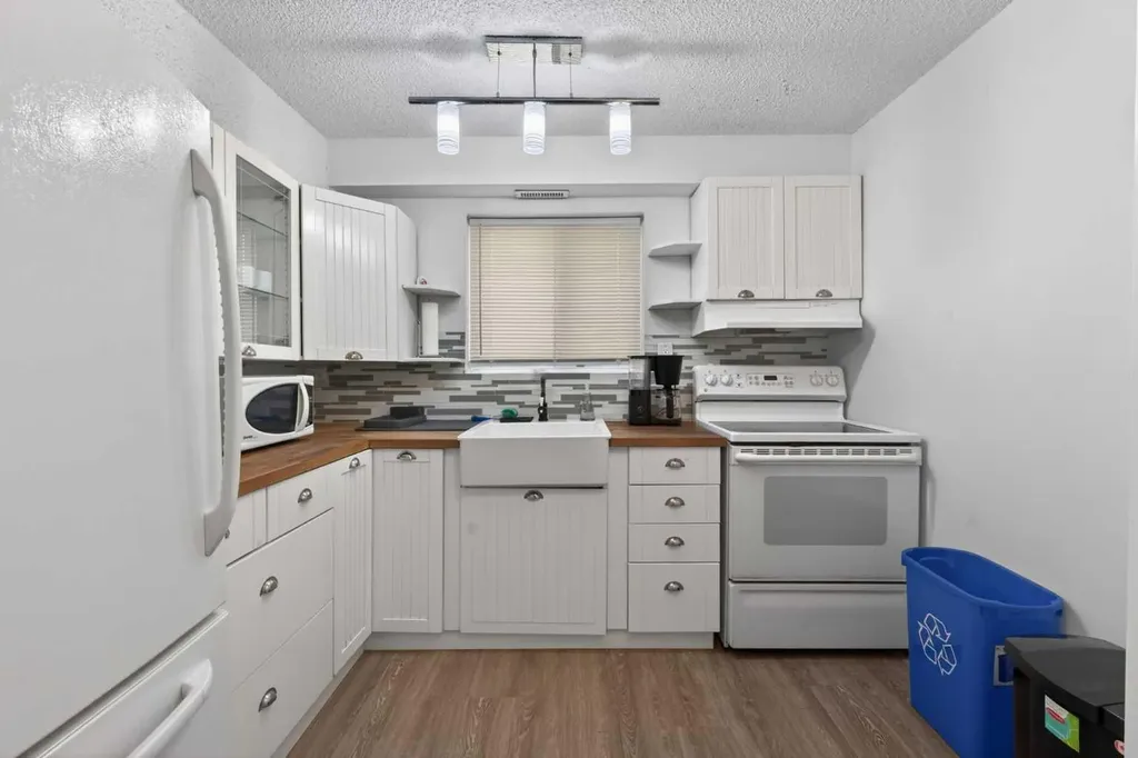 1920 31 Street SW Calgary AB T3E2M9