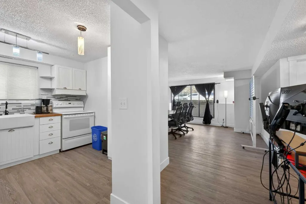 1920 31 Street SW Calgary AB T3E2M9