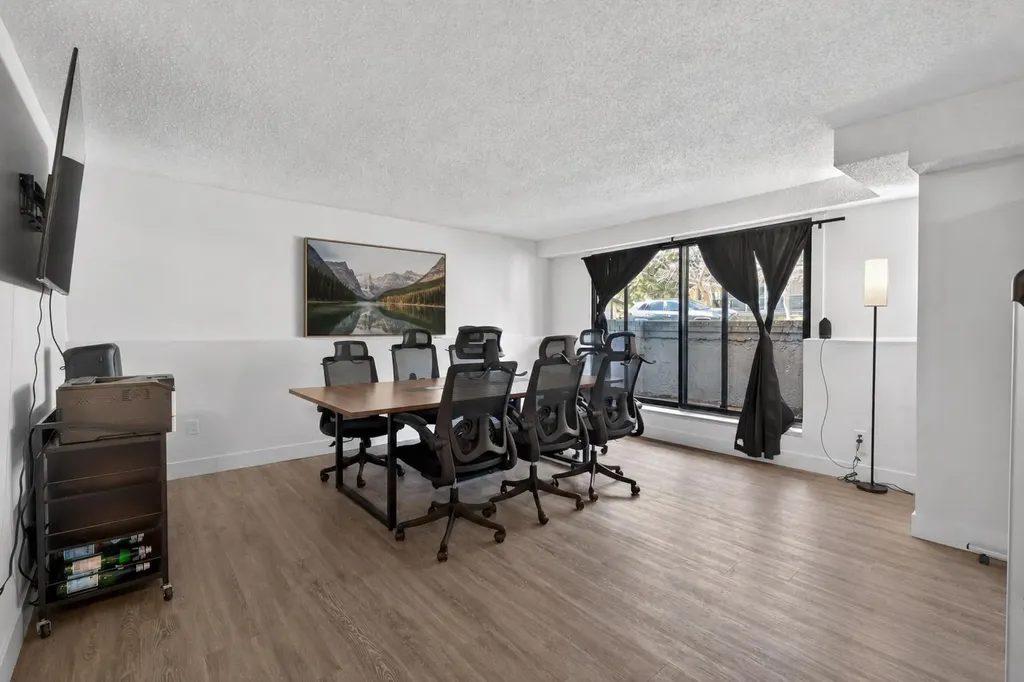 1920 31 Street SW Calgary AB T3E2M9