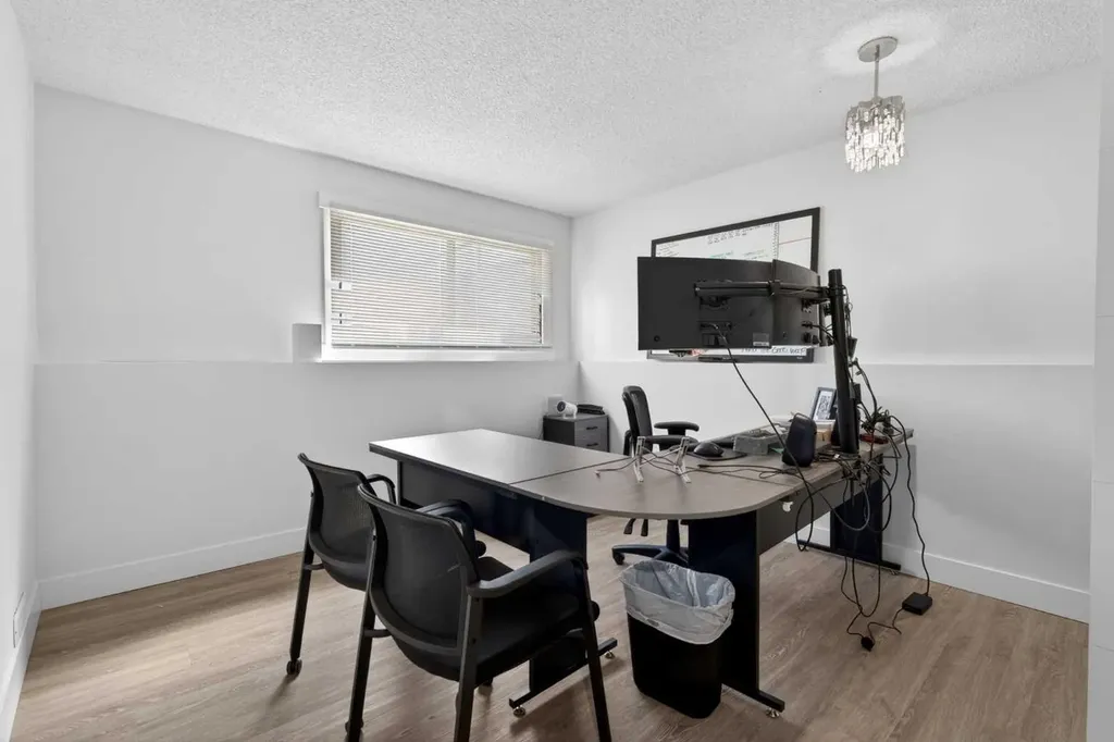 1920 31 Street SW Calgary AB T3E2M9