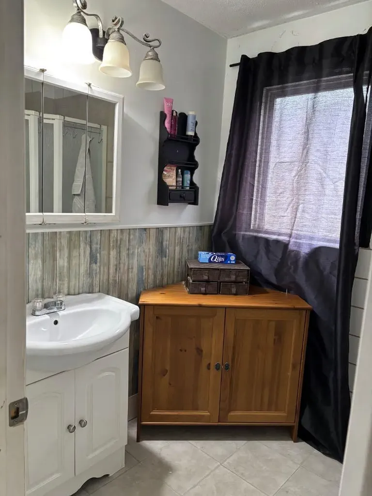 231 14 Street N Lethbridge AB T1H 2V8