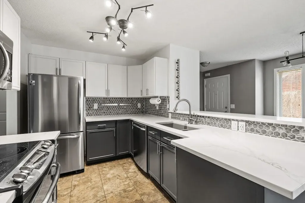 914 20 Street SE Calgary AB T2G 5P5