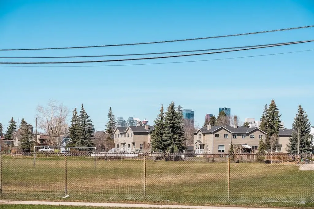 914 20 Street SE Calgary AB T2G 5P5