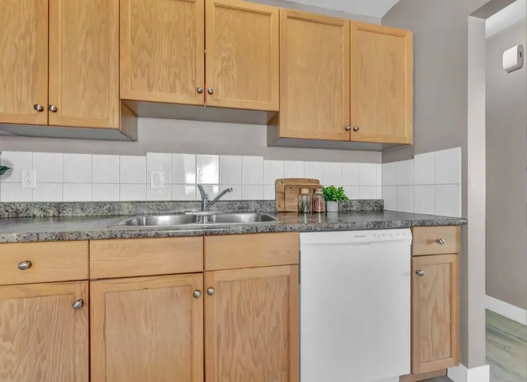 14 1 Street NE Redcliff AB T0J 2P0