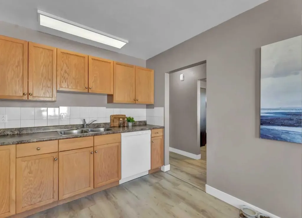 14 1 Street NE Redcliff AB T0J 2P0