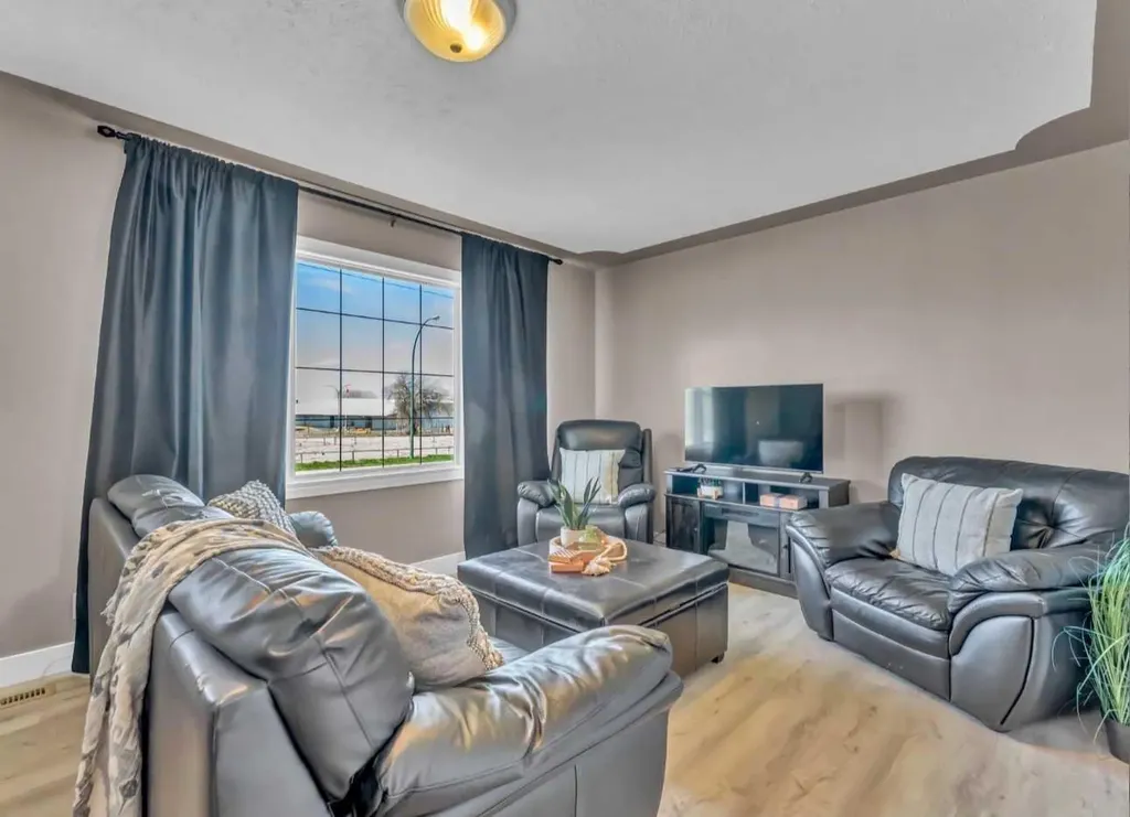 14 1 Street NE Redcliff AB T0J 2P0